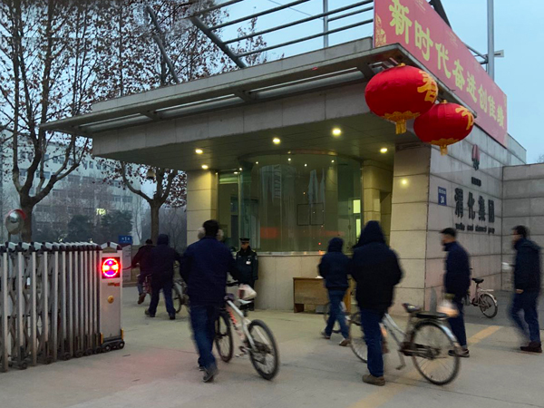 1579915872424748.jpeg 步履匆匆.jpg