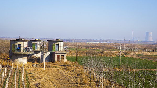 02   每次巡檢井群單趟六公里，由于疫情各個路口封路大家只能步行，每次巡檢需要兩到三小時。.jpg