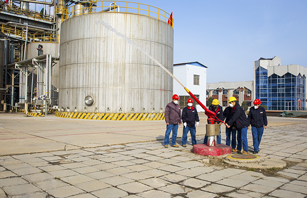10  2020年2月18日早晨九點半，消防隊人員在檢查水炮的正常使用情況。.jpg