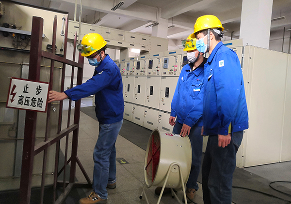 1584514068200408.jpeg 第一段:李強(qiáng)和同事.jpg