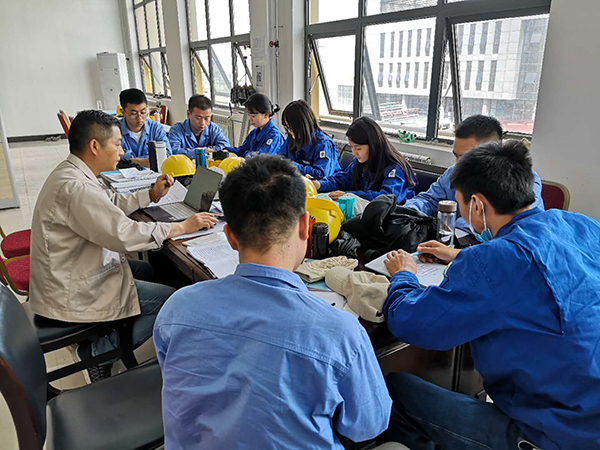 1590472322152268.jpeg 王華對青工安全培訓(xùn).jpg