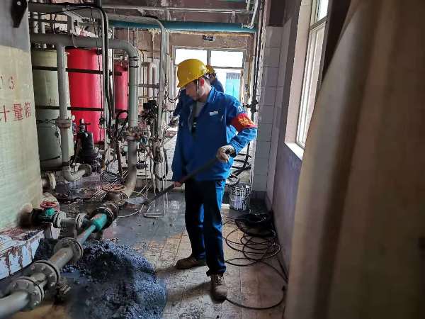 1605405142362372.jpeg 圍擋現(xiàn)場積水.jpg