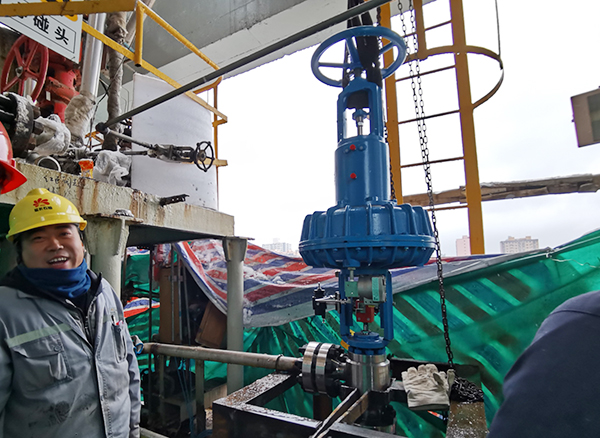 1606132076524874.jpeg 檢修人員對(duì)FV101副線閥第一階段安裝完成.jpg