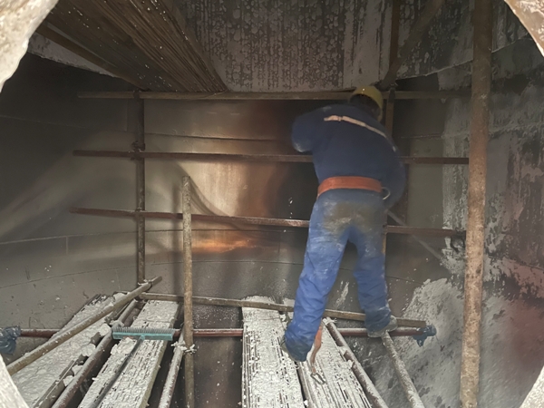 1606285578482911.jpeg 2、連敲帶鏟清理縮二脲.jpg