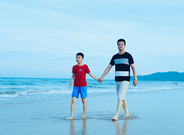 1610330326883781.jpeg 曹楠和兒子浩浩.jpg