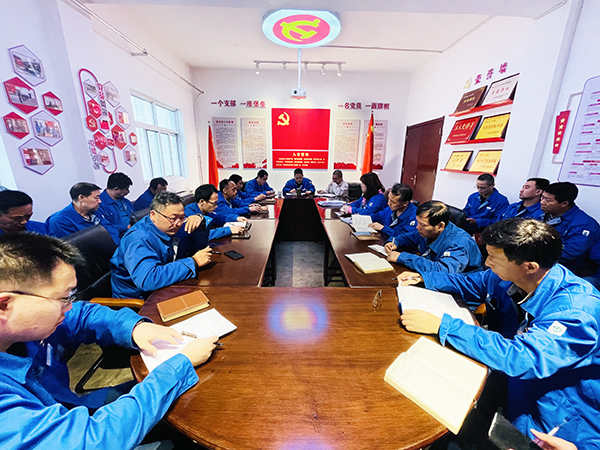 1619426049284458.jpeg 學(xué)習(xí)身邊榜樣.jpg