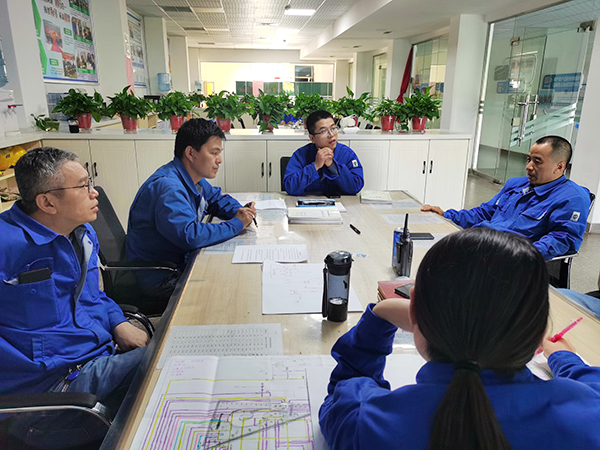 1619665850208776.jpeg 尿素車間組織開展電氣事故應急救援桌面演練活動.jpg