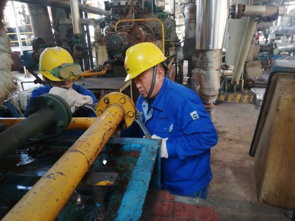 1637218301638003.jpeg 班組員工現(xiàn)場自行消除缺陷.jpg