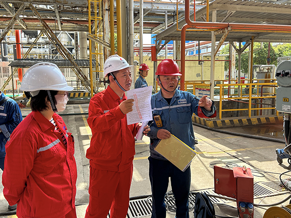 1684795212936178.jpeg 5月22日中國(guó)化學(xué)品安全協(xié)會(huì)專家深入三期檢修現(xiàn)場(chǎng)開展安全檢查.jpg