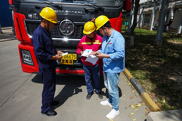 1685089041813655.jpeg 2023年5月化工科技公司對外來車輛信息進(jìn)行檢查 600.jpg