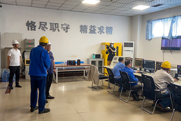 1685592010681988.jpeg 5月30日上午省大氣治理檢查組在動力1、2#鍋爐中控室檢查.jpg