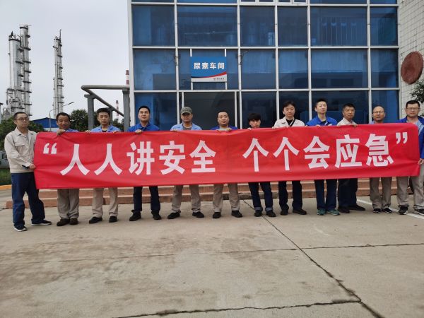 1687253540347237.jpeg 6月5日,尿素車間化工三班開展安全生產(chǎn)月簽名活動.jpg