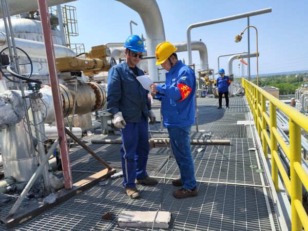 1687994800782176.jpeg 現(xiàn)場裝置區(qū)嚴(yán)格作業(yè)點(diǎn)安全票證辦理.jpg