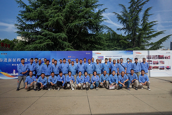 1688602224954785.jpeg 2023年7月5日運(yùn)銷市場部員工觀看:奮進(jìn)新征程 建功新時(shí)代圖片展1.jpg