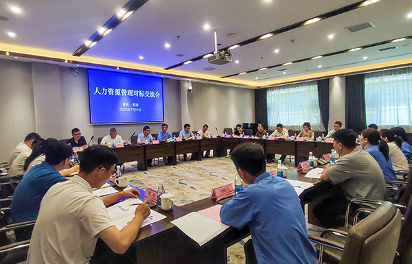 7月11日  渭化公司與陜焦公司、陜化公司、神渭管運(yùn)公司、韓城礦業(yè)公司在金輝會(huì)務(wù)中心進(jìn)行交流學(xué)習(xí)   600.jpg