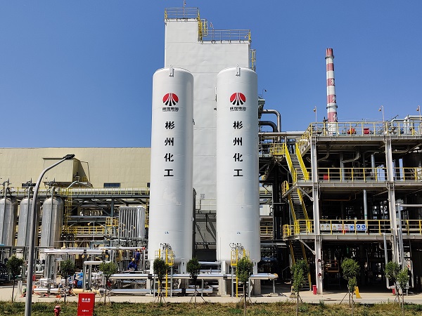 制氣車間，7月建成投用的707低溫能源綜合利用項(xiàng)目主設(shè)備液氮儲(chǔ)罐現(xiàn)場(chǎng)圖。 (1).jpg