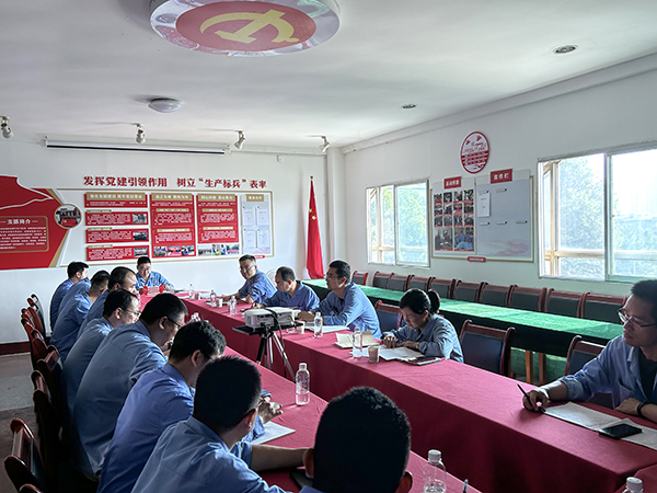 1691043725534217.jpeg 8月1日安全紀檢聯(lián)合對合成車間進行督導檢查.jpg