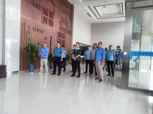 8月17日，省環(huán)保廳一行到公司開展環(huán)保檢查，此圖為檢查組在彬州公司綜合樓一樓進行入場安全教育.jpg