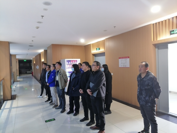 1699442612124104.jpeg 11月7日下午,生態(tài)環(huán)境部環(huán)境工程評估中心一行在中央控制室參觀.jpg