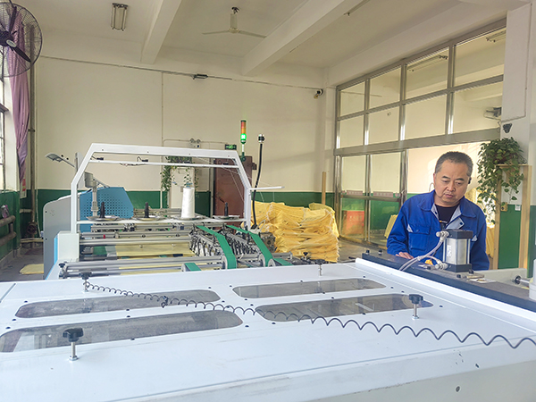 1705907630906924.jpeg 郝順有在現場設備排查原因.jpg