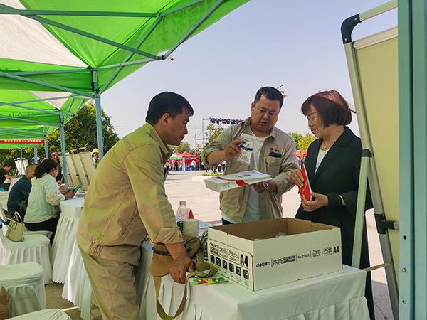 1716085388130718.jpeg 2024年5月17日南七饸饹文化藝術(shù)節(jié) 尿素產(chǎn)品展示現(xiàn)場選1.jpg