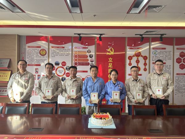 1718765870405111.jpeg 彬州化工聯(lián)合黨支部丨以沉浸式“政治生日”氛圍浸潤(rùn)“初心”附圖3.jpg