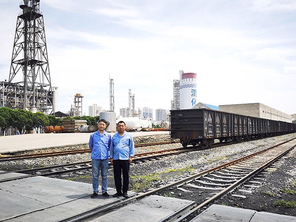 1722471822643628.jpeg 2024年7月31日 鐵路科李紅豫與陳曉武在崗位合影xiao.jpg