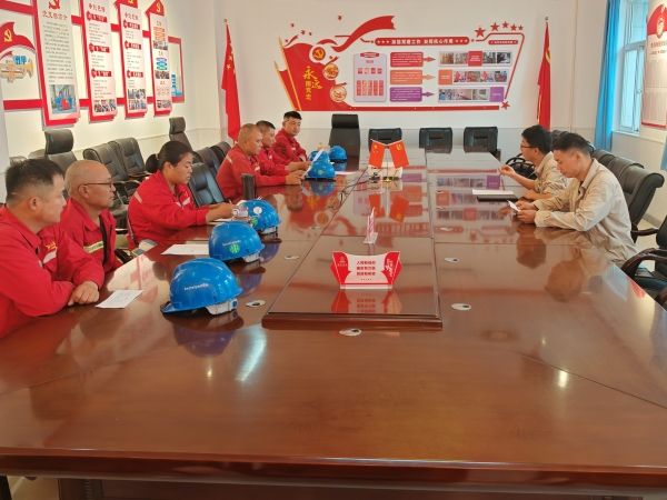 1722814717531723.jpeg 項(xiàng)目施工隊(duì)進(jìn)行安全培訓(xùn).jpg