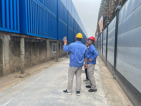 物料車間、安環(huán)部  現(xiàn)場檢查噪音墻.jpg