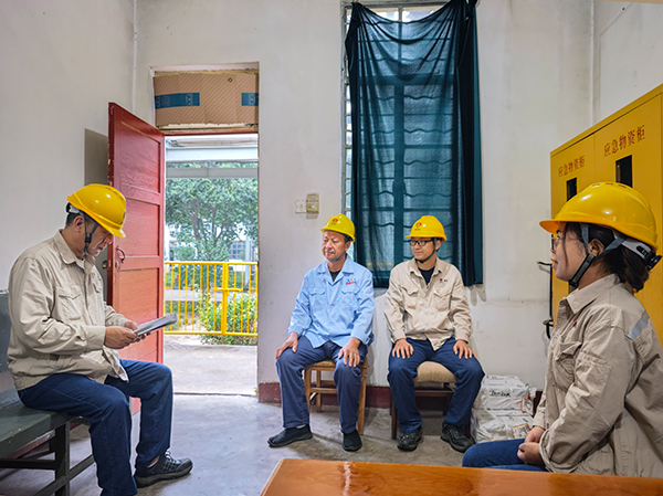 1727657621957722.jpeg 9月29日9點(diǎn)班長(zhǎng)董小岐開展演前動(dòng)員.jpg