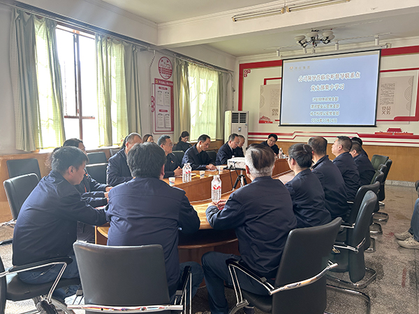 10月24日下午，計劃財務部黨支部、渭河塑業(yè)公司黨支部和華工科技黨支部聯(lián)合開展集中學習暨黨風廉政建設工作指導研討會。.jpg