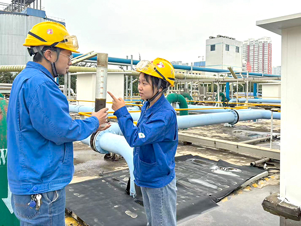 1730601368348074.jpeg 查看污泥sv30和上清液出水情況,看是否需要調(diào)整冬季污泥濃度.jpg