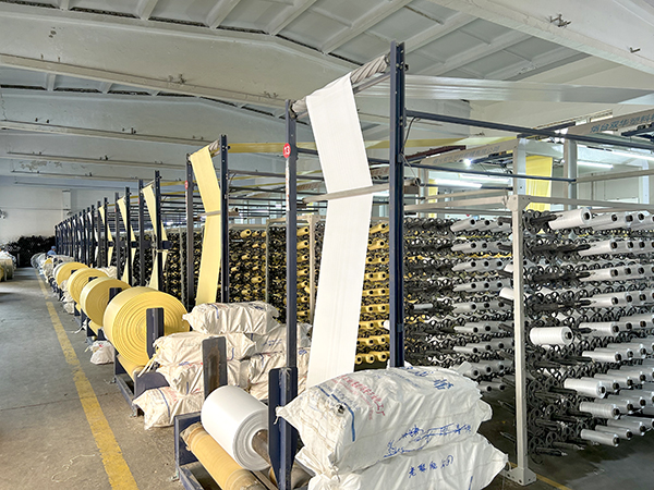 1734657486211036.jpeg 圓織車間為外銷生產布卷.jpg