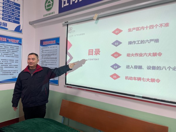 1734658497846016.jpeg 員工陳力上講臺(tái)分享自己對(duì)學(xué)習(xí)心得和見(jiàn)解.jpg