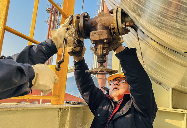 241740389463331828.jpg 拆檢雙法蘭液位計.jpg