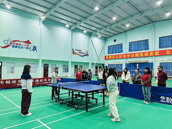 3月5日下午，物料車間舉辦以“巾幗綻芳華 乒搏向未來”為主題的女職工乒乓球趣味運動會，圖為乒乓球單打項目.JPG