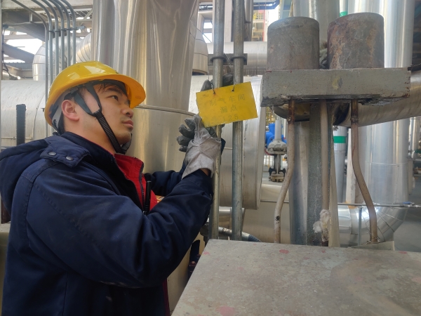 121741742262927575.jpg 3月8日,車間開展跑冒滴漏集中整治現(xiàn)場排查掛漏點牌照片.jpg