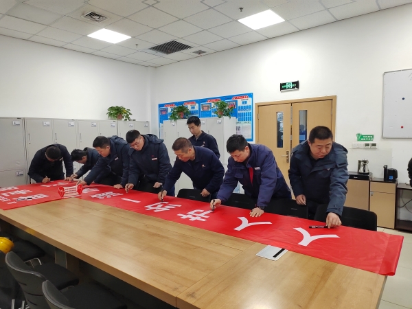 121741742272157770.jpg 3月7日,車間開展愛水節(jié)水簽名活動照片.jpg