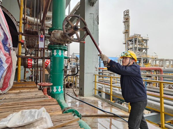 101744243683554160.jpg 龐澤華在現(xiàn)場(chǎng)作業(yè).jpg