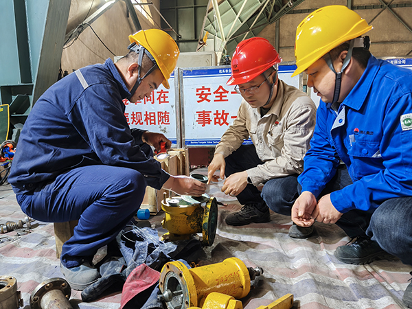 111744355326151682.jpg 4月11日王東亮 王斌涌校驗(yàn)現(xiàn)場(chǎng).jpg