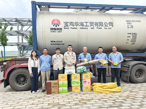 251750837352154123.jpg 6.25 隆源公司情系一線送清涼 專屬關(guān)懷護航乙二醇運輸安全 附圖.jpg