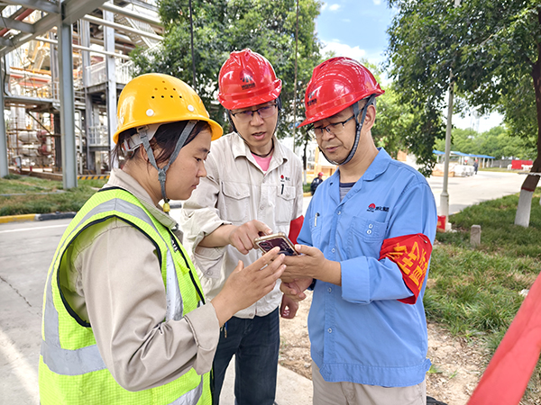 071751842318516812.jpg 檢修現(xiàn)場安全檢查1.jpg