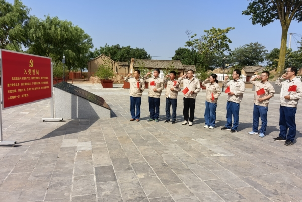 181752826355128261.jpg 7.16 聯(lián)合黨支部開展“傳承紅色基因 踐行八項(xiàng)規(guī)定精神”主題黨日活動(dòng) 附圖1.jpg