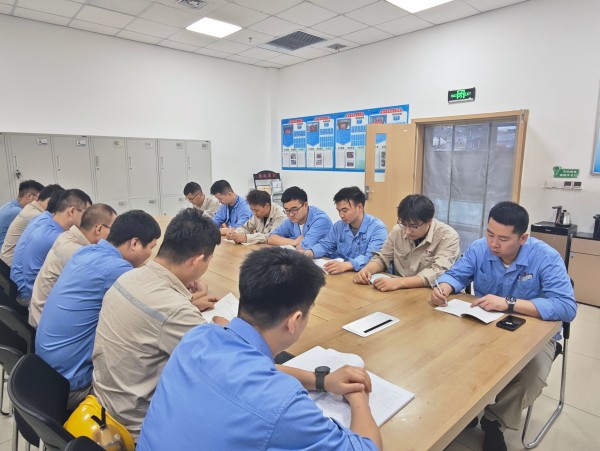 2025年7月24日，班前會(huì)開展安全培訓(xùn).jpg