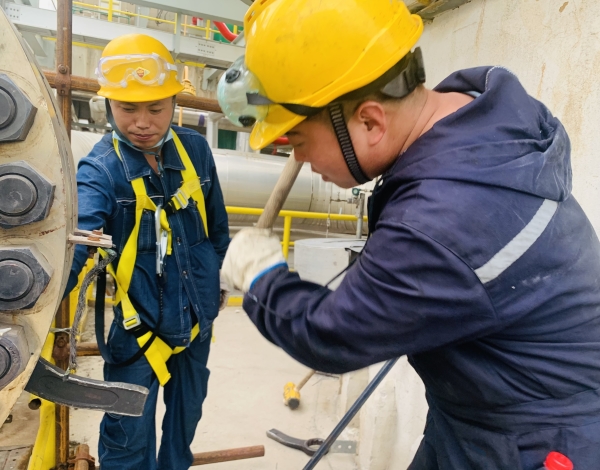 031756871391110567.jpg 合成塔檢修配圖 (2).jpg