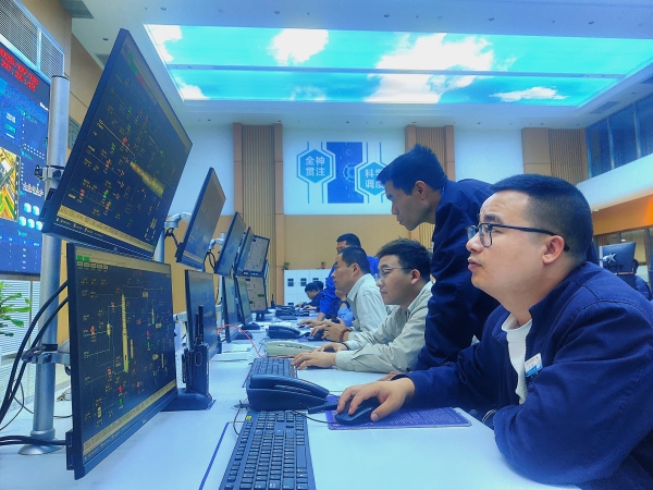 041756970292136446.jpg 9月3日,凈化工段中控室冷箱導(dǎo)氣照片.jpg