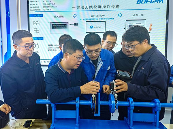 291761696424199732.jpg 廠家售后人員對職工進行答疑解惑.jpg