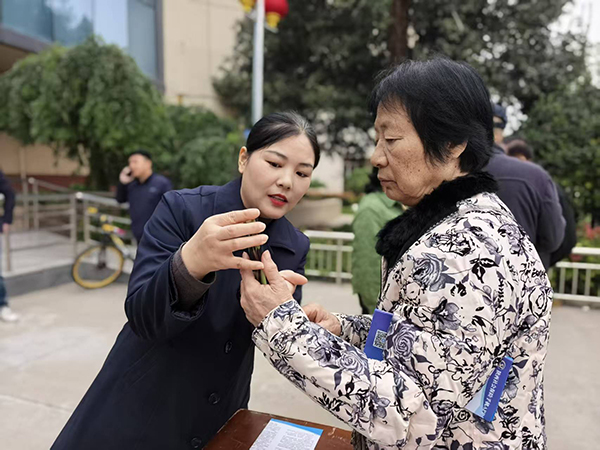 311761872949425785.jpg “社保服務進萬家”活動現(xiàn)場.jpg