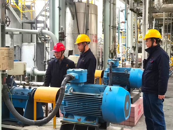 11月21日，公司領(lǐng)導(dǎo)深入氣化車間調(diào)研2.jpg