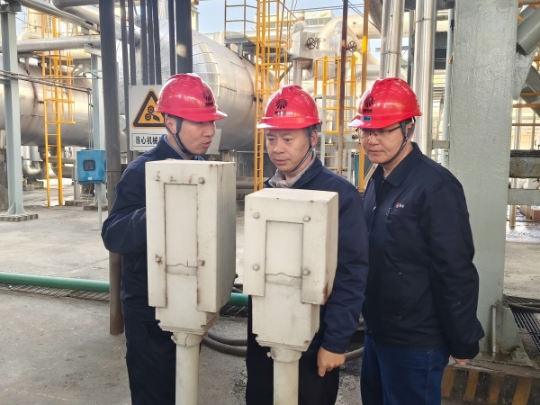 011764552833268844.jpg 在二期裝置現(xiàn)場(chǎng)檢查(1).jpg